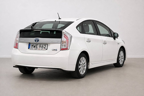 Toyota Prius Plug-in Hybrid 8 of 27