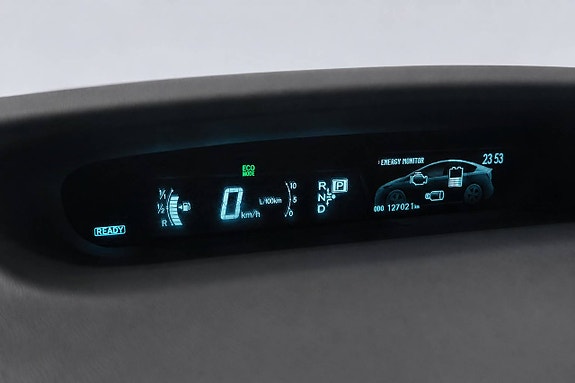 Toyota Prius Plug-in Hybrid 16 of 27