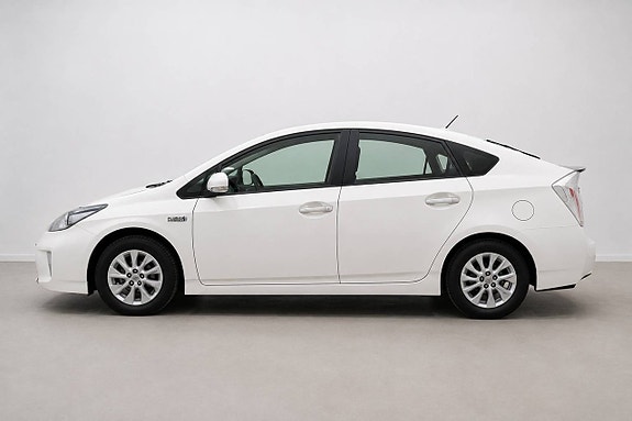 Toyota Prius Plug-in Hybrid 4 of 27