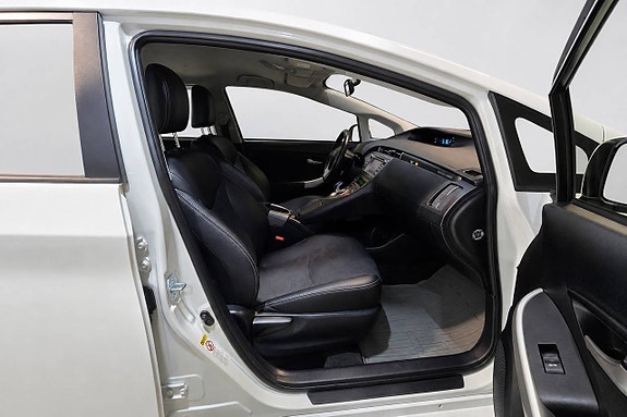 Toyota Prius Plug-in Hybrid 13 of 27