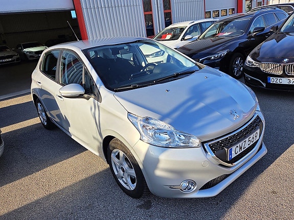 Peugeot 208 4 of 15