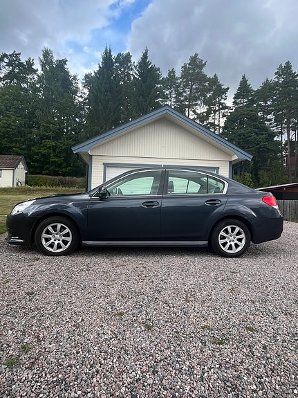 Subaru Legacy 3 of 11