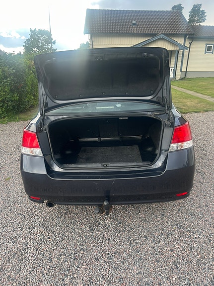 Subaru Legacy 5 of 11