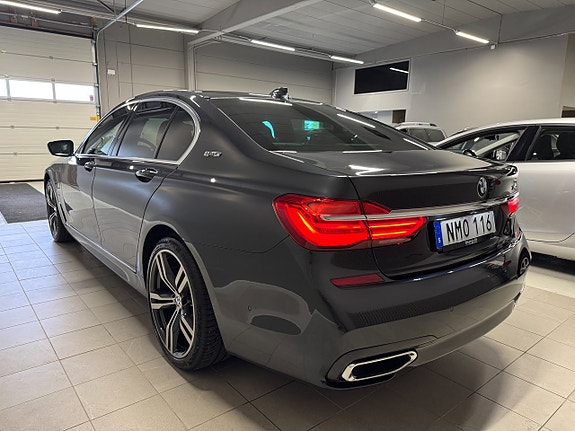 BMW 740e 4 of 24