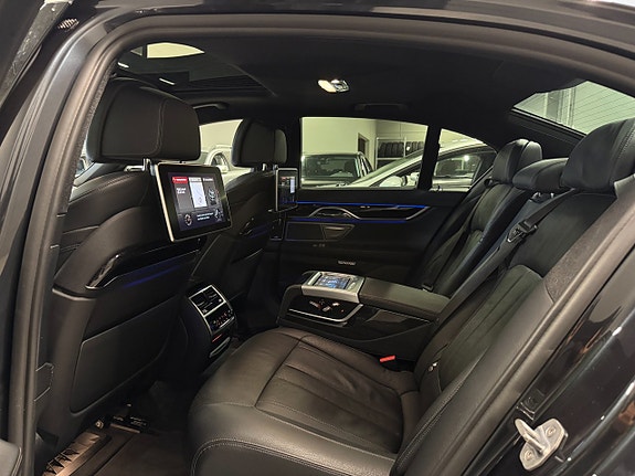 BMW 740e 17 of 24