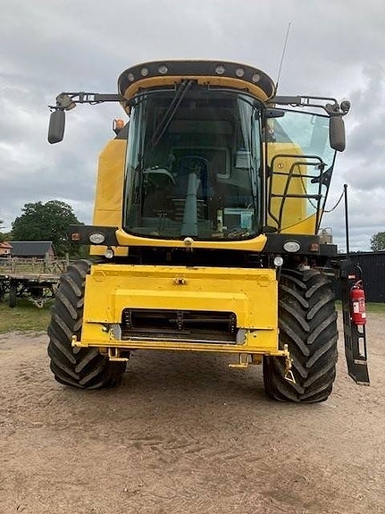 New Holland TC 5.90 2 of 17