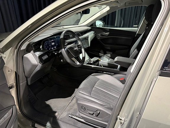 Audi Q8 e-tron 11 of 16