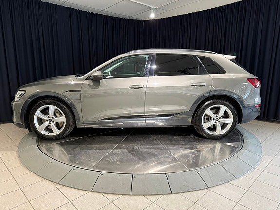 Audi Q8 e-tron 3 of 16