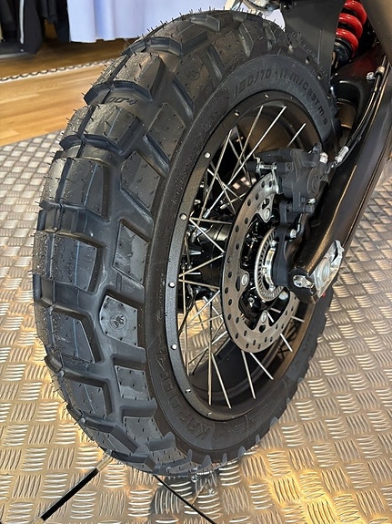 BMW F 900 GS 14 of 14