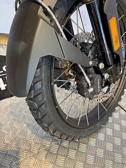 BMW F 900 GS 10 of 14