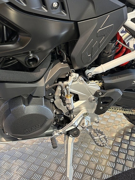BMW F 900 GS 14 of 15