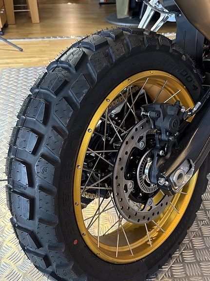 BMW F 900 GS 15 of 15