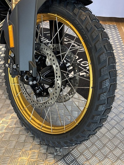 BMW F 900 GS 10 of 15