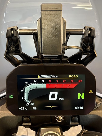BMW F 900 GS 12 of 15