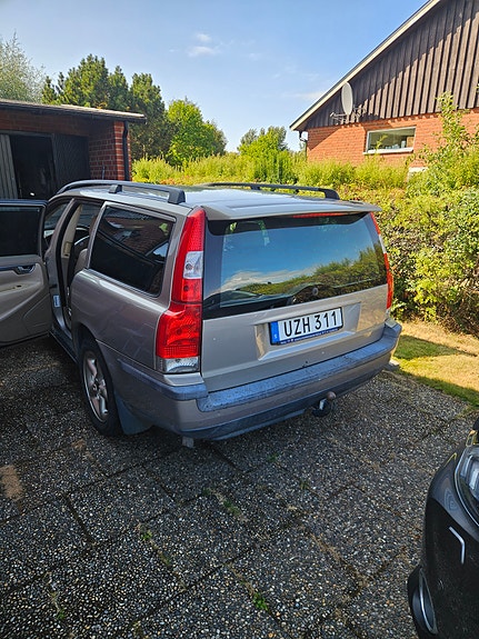 Volvo V70 3 of 6