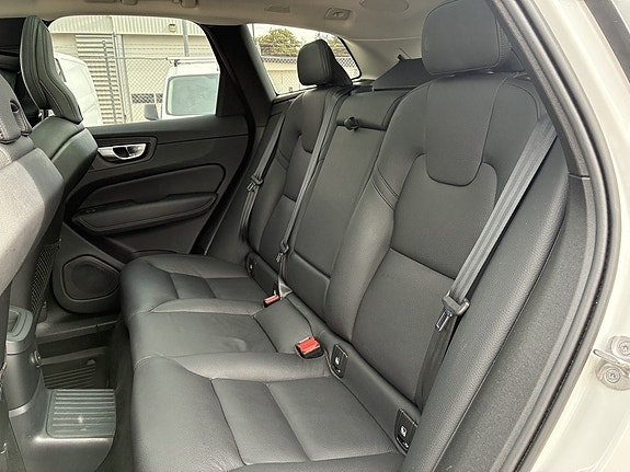 Volvo XC60 12 of 18
