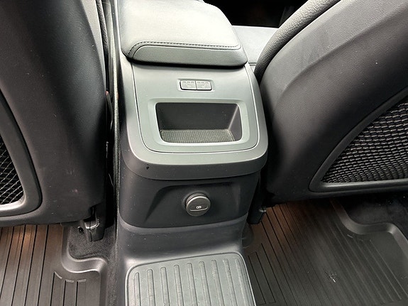 Volvo XC60 14 of 18