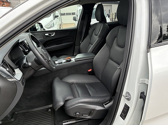 Volvo XC60 11 of 18