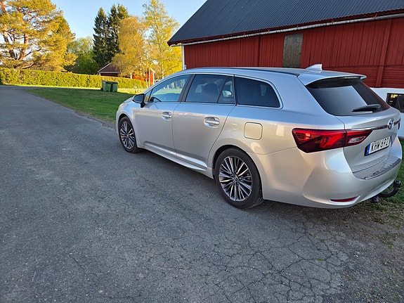 Toyota Avensis 4 of 7
