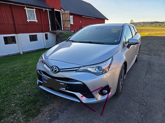 Toyota Avensis 3 of 7