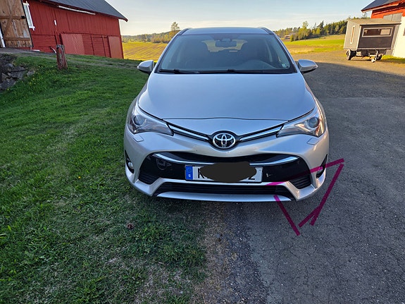 Toyota Avensis 2 of 7