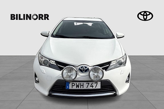 Toyota Auris 2 of 12