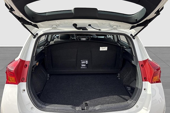Toyota Auris 12 of 12