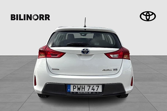 Toyota Auris 5 of 12
