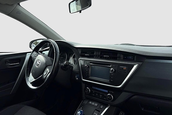 Toyota Auris 8 of 12