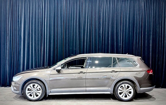 Volkswagen Passat Alltrack 6 of 30