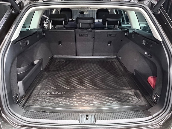 Volkswagen Passat Alltrack 16 of 30