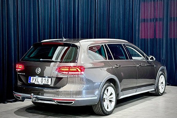 Volkswagen Passat Alltrack 4 of 30