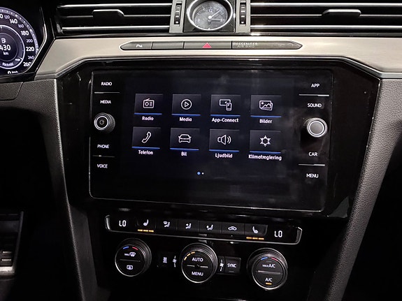 Volkswagen Passat Alltrack 27 of 30