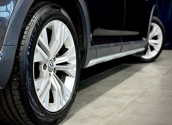 Volkswagen Passat Alltrack 5 of 30