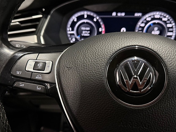 Volkswagen Passat Alltrack 22 of 30