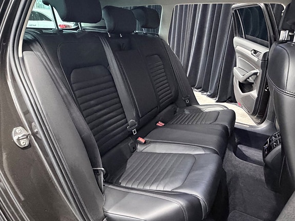 Volkswagen Passat Alltrack 14 of 30