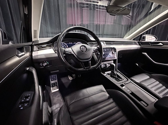 Volkswagen Passat Alltrack 19 of 30