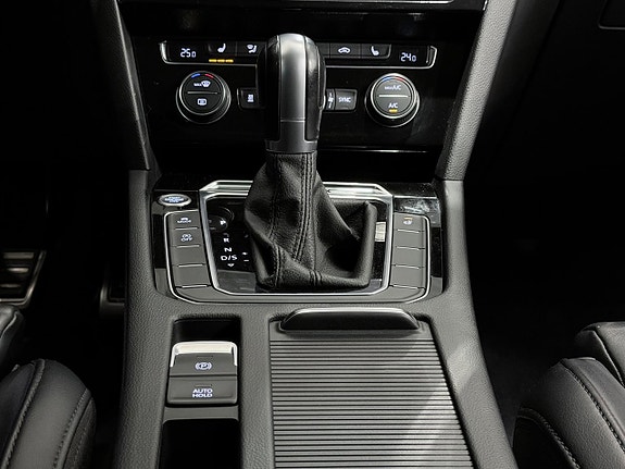 Volkswagen Passat Alltrack 26 of 30