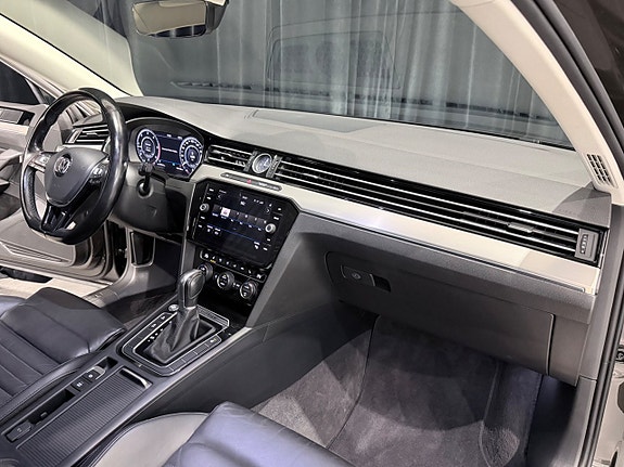 Volkswagen Passat Alltrack 11 of 30