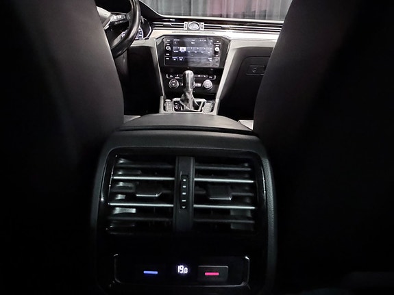 Volkswagen Passat Alltrack 25 of 30