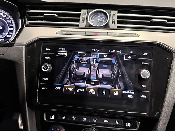 Volkswagen Passat Alltrack 29 of 30