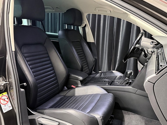 Volkswagen Passat Alltrack 10 of 30
