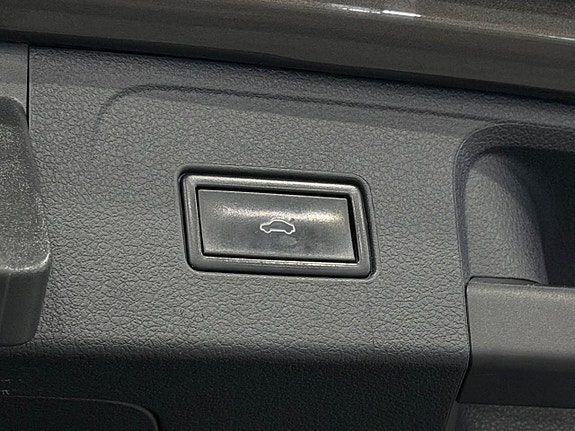 Volkswagen Passat Alltrack 18 of 30