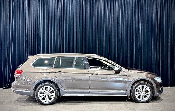 Volkswagen Passat Alltrack 7 of 30