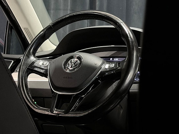 Volkswagen Passat Alltrack 21 of 30