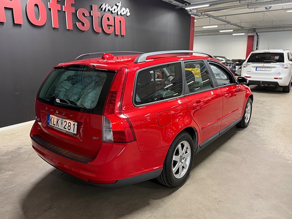 Volvo V50 3 of 16