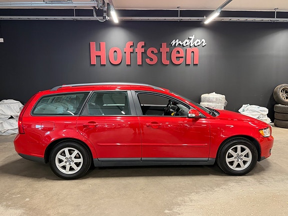 Volvo V50 2 of 16