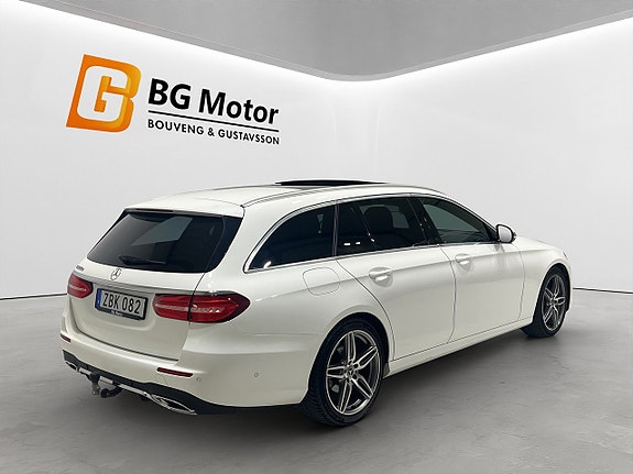 Mercedes-Benz E220 5 of 16