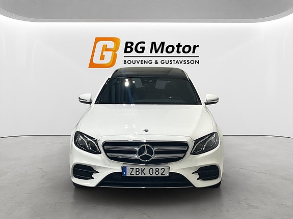 Mercedes-Benz E220 3 of 16