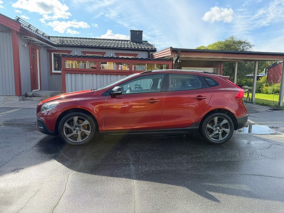 Volvo V40 Cross Country 2 of 6